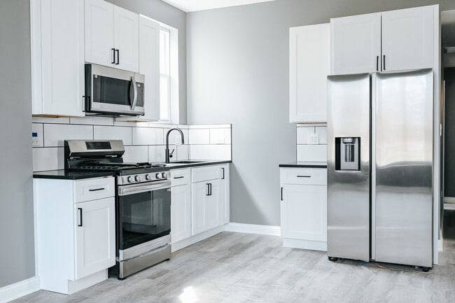 Photo - 3015 W 19th St