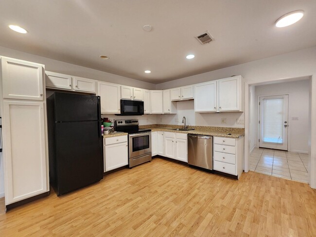 Photo - 321 Hollywood Blvd NW