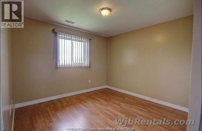 Photo - 680 Cameron Ave Unité 1