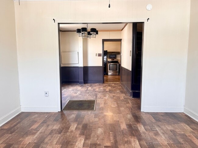 Building Photo - Spacious 3-Bedroom Home for Rent in Columb...