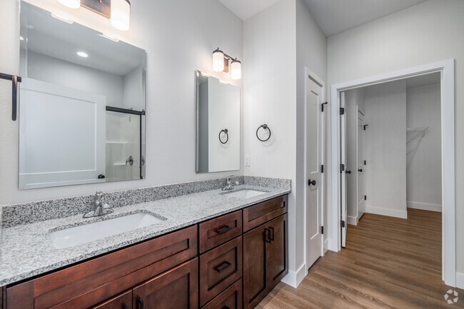 3BR, 2BA - 1,400SF - Primary Bathroom