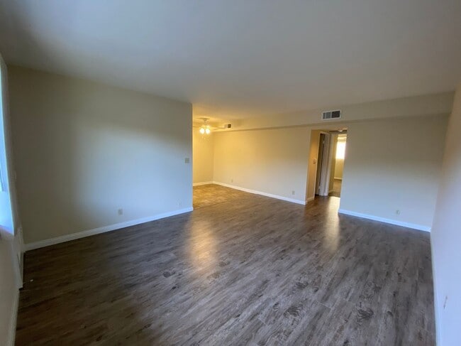 Photo - 211 W Verdugo Ave Unidad 202