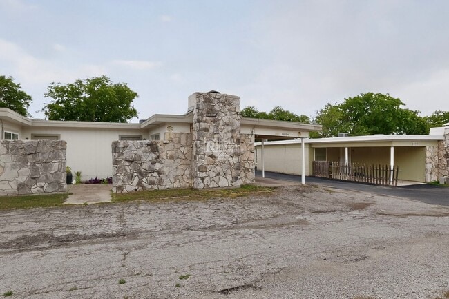 Photo - 6808 Trail Lake Dr Unidad A