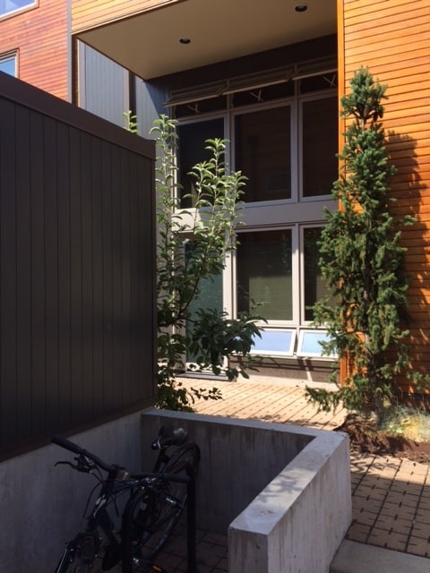 Building Photo - 2505 SE Ankeny St Unit 2505