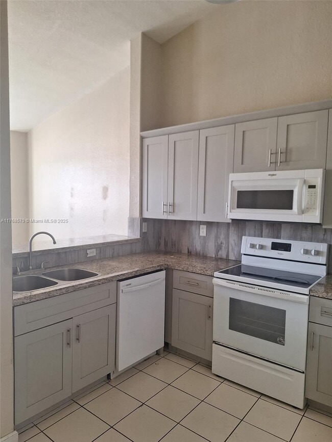 Photo - 2925 SE 16th Ave Unit 200