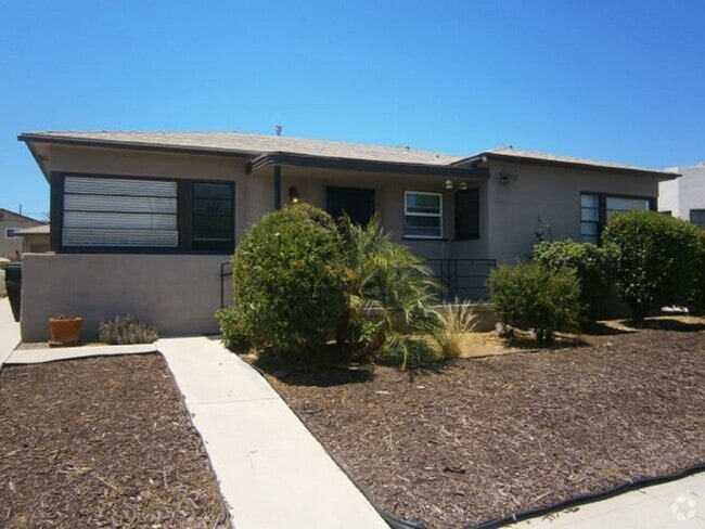 Building Photo - 3 Bed - 2 Bath Craftsman Home in the desir...