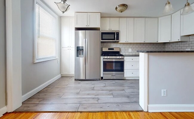 Photo - 1370 N 75th St