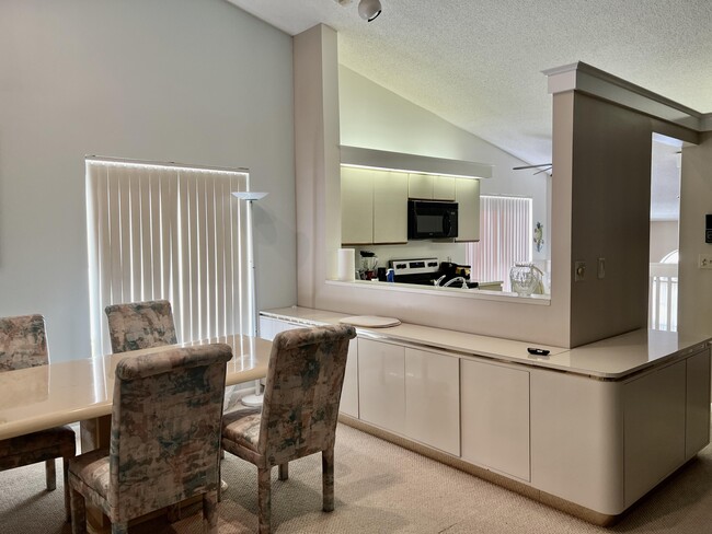 Photo - 10678 Ocean Palm Way Unidad 202