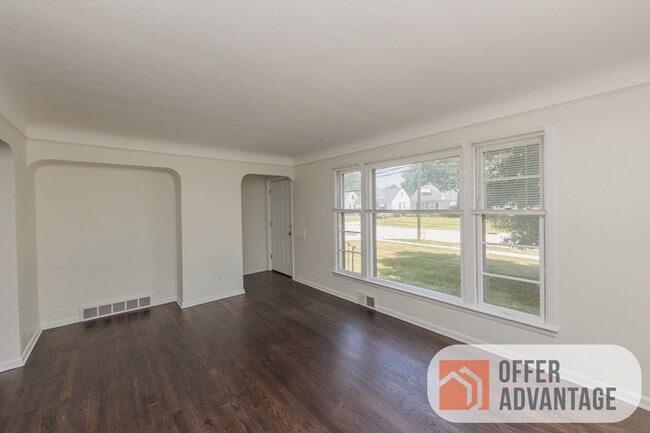 Photo - 376 E 288th St