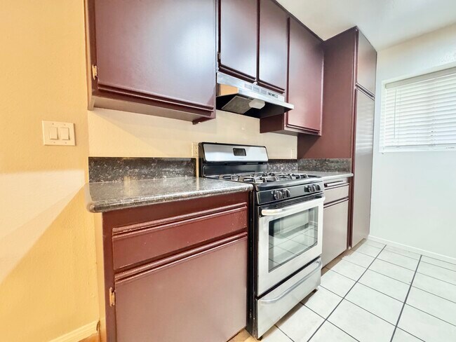 Photo - 8724 Burton Way Unidad 207