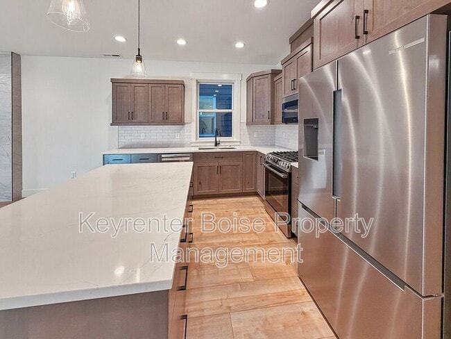 Photo - 622 E Krall St