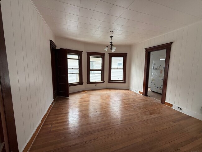 Photo - 267 N Main St