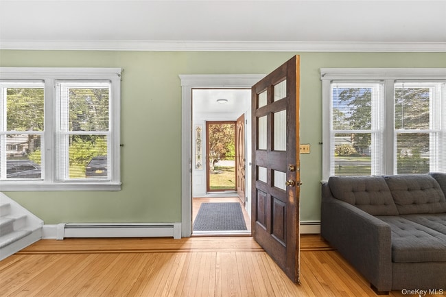 entrada con vestíbulo - 32 Whittier Dr