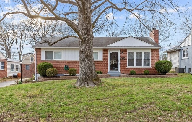Photo - 713 Huntwood Ln House