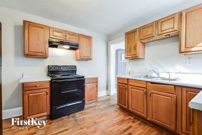 Photo - 1370 Westboro Dr SW