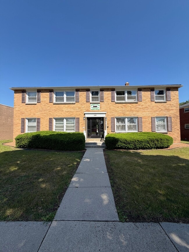 Building Photo - 4944 W Forest Home Ave Unit 4