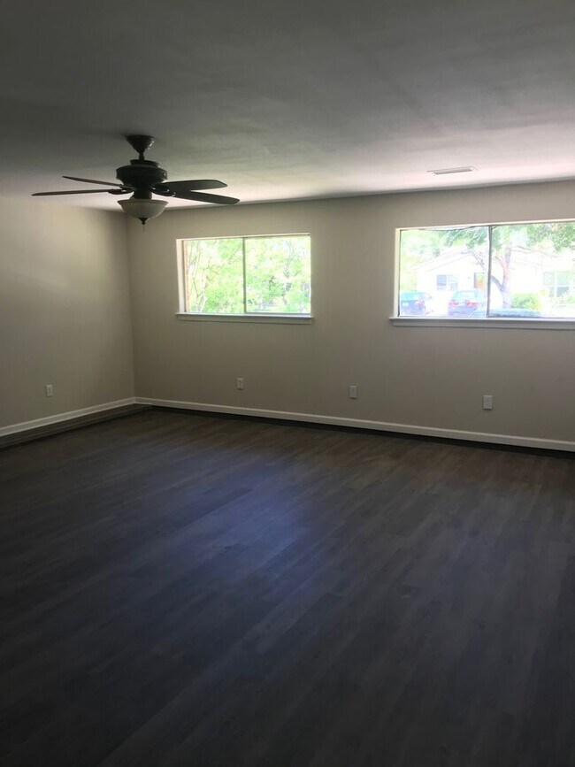 Photo - 3 Bedroom / 2 Bath