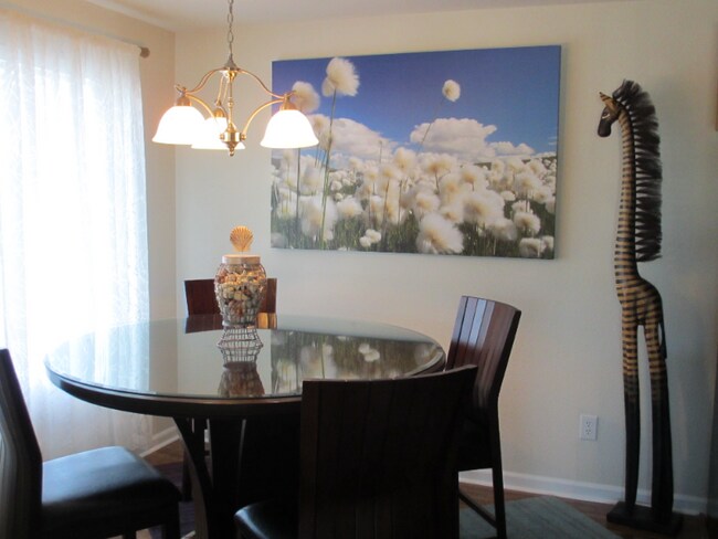 Photo - 4815 Hahns Peak Dr