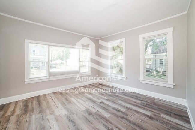 Photo - 419 E Maywood Ave