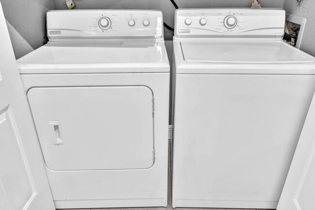 Photo - 2881 N Oakland Forest Dr Unidad 309