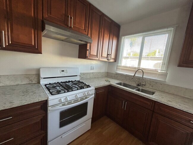 2032-2106 Delaware Ave