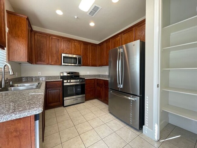 Gorgeous 3 Bedroom, 2 and 1/2 Bath Condo S... - Gorgeous 3 Bedroom, 2 and 1/2 Bath Condo S...