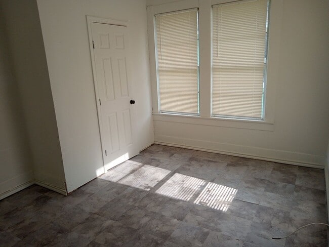 Photo - 275 Adams St