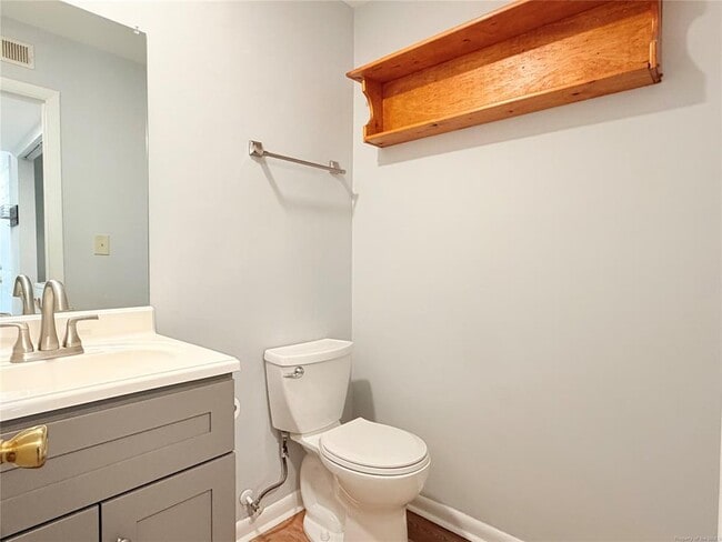 Photo - 3872 Staffordshire Ln