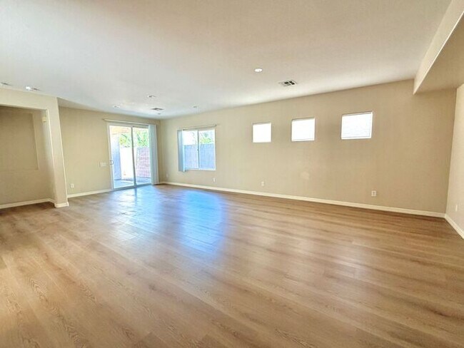 Photo - Carry Over Showing: This property has been shown before and will be rented to the first most qual...