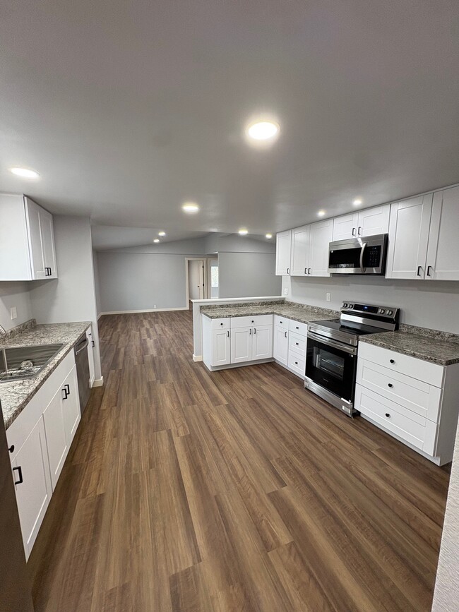 Building Photo - 38823 Ridge Dr