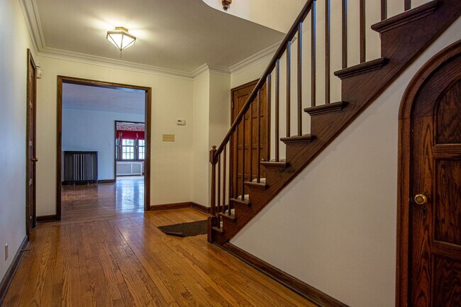 Photo - Gorgeous 5 Bedroom / 4.5 Bath Home located right off Happy Hollow Blvd!