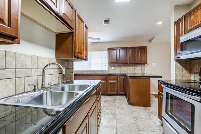 Building Photo - 811 Brentwood Ln Rental