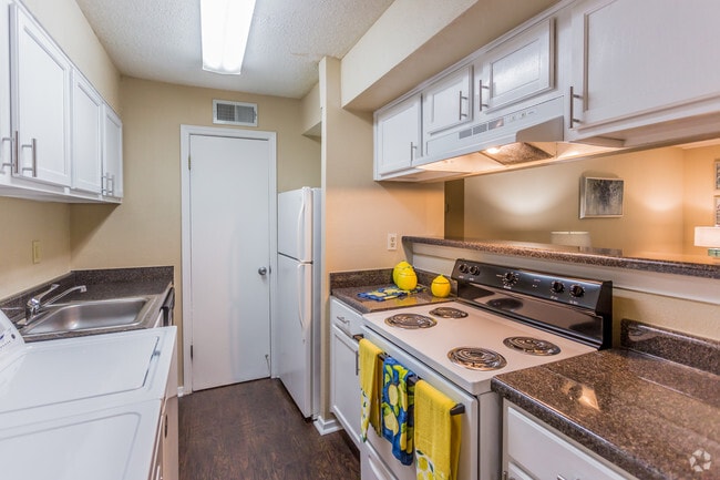 1 BR, 1 BA - Magnolia