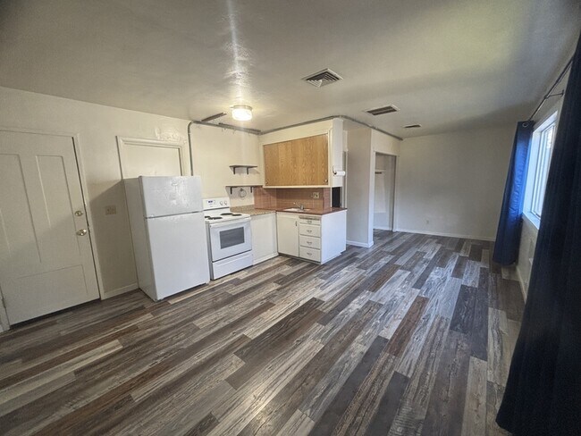 Photo - 3026 NE Douglas Ave