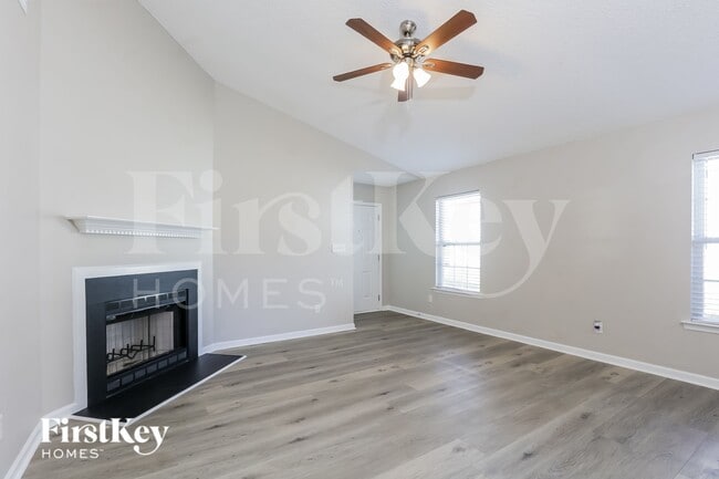 Photo - 4952 Silverdene St