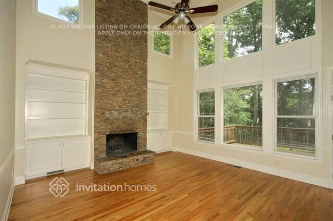 Photo - 1942 Tristan Dr SE