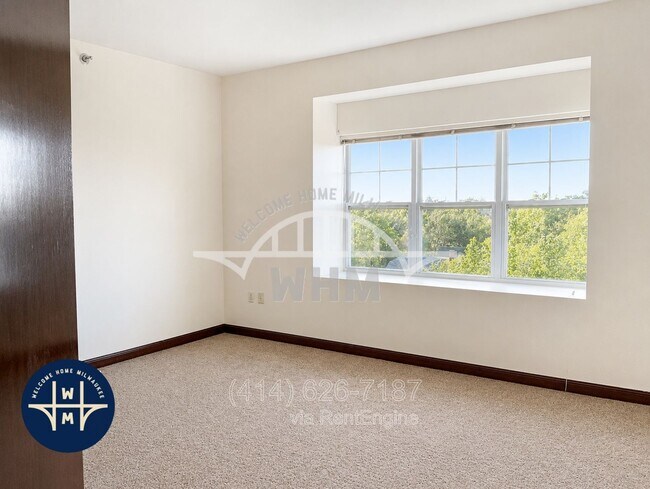Photo - 6330 W Greenfield Ave Unidad Apartment 409