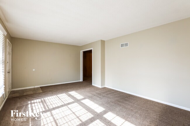 Photo - 5800 Booth Ave