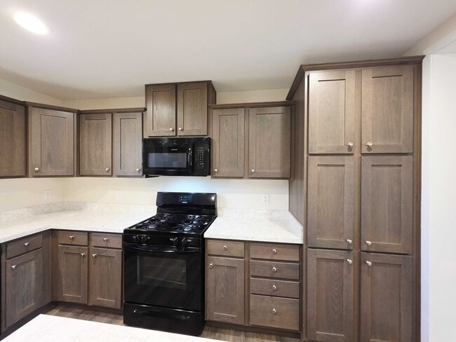 Photo - 3678 Hawthorne St