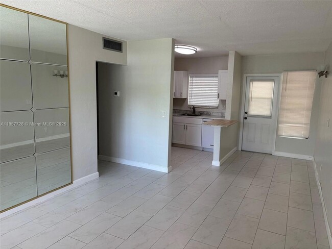 Photo - 1301 N 12th Ct Unidad 5A