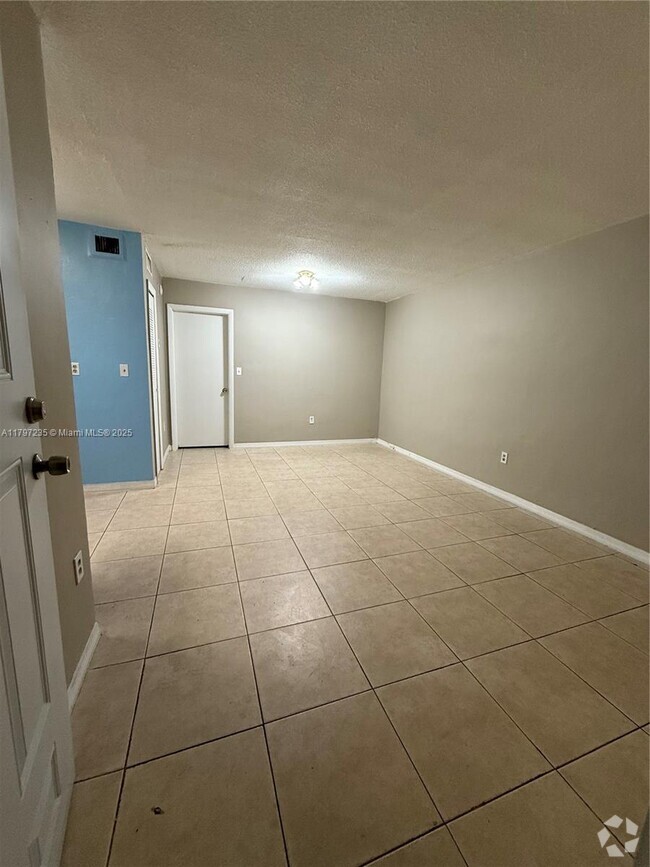 Building Photo - 1525 NW 19th Terrace Unit 25 Rental
