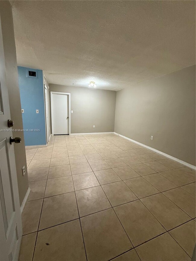 Photo - 1525 NW 19th Terrace Condo Unit 25