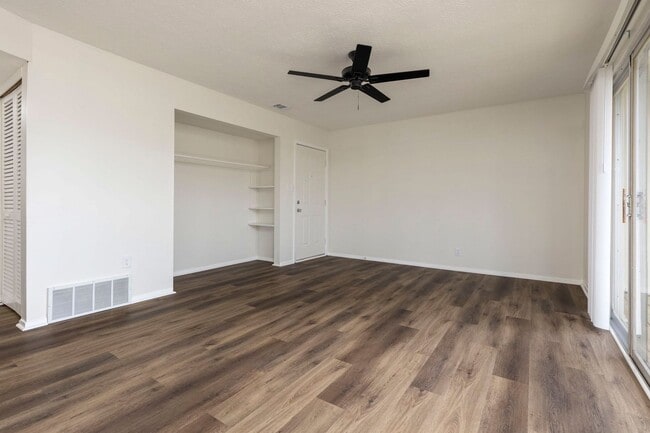 Photo - 9308 Aylesbury Dr Unidad #4