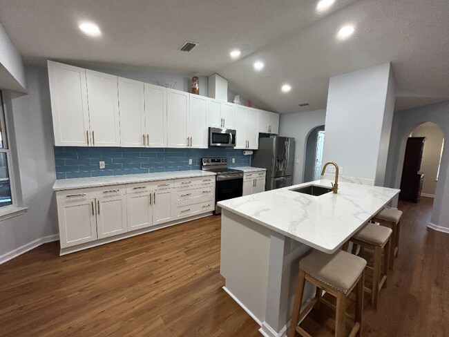 Building Photo - 331 Brady Way