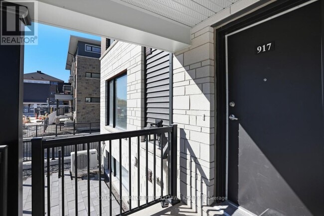 Photo - 917 Creekway Private