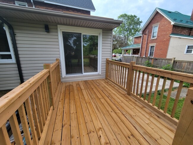 Photo - 321 Russell St S Unit A