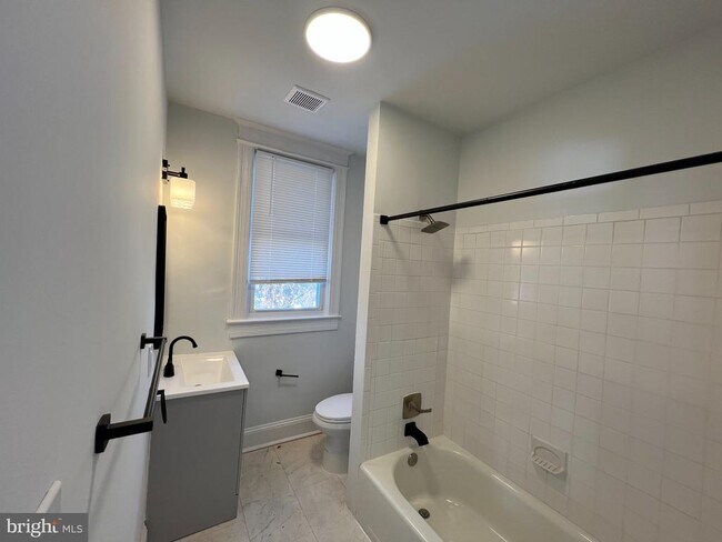 Photo - 1941 16th St SE