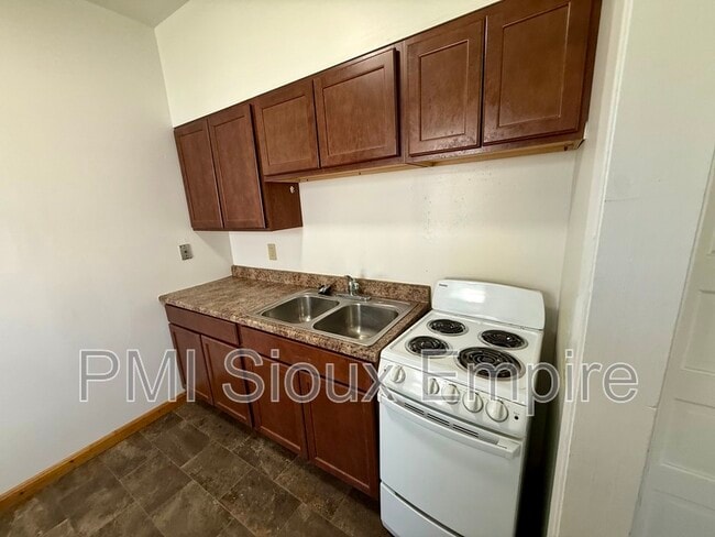 Building Photo - 133 S Summit Ave Unit 2