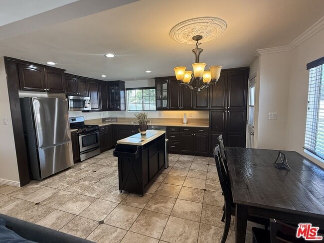 8701 Kittyhawk Ave