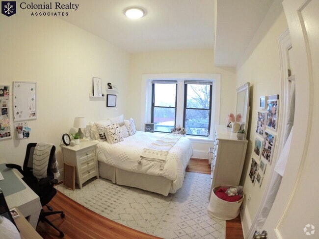Building Photo - 1463 Beacon St Rental